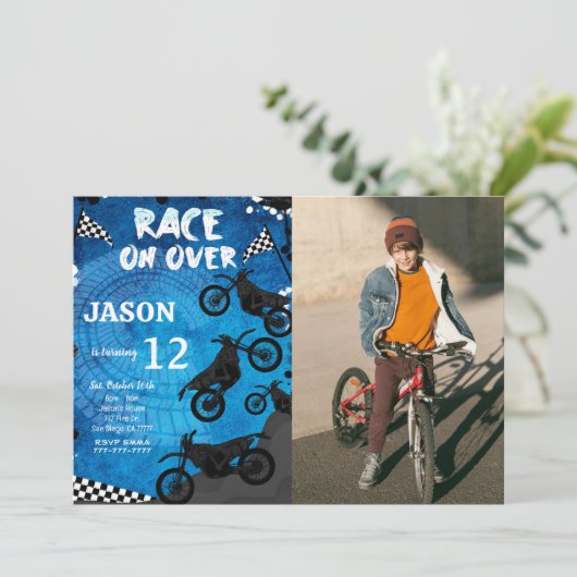 Blue Bike Verjaardag Foto uitnodiging (Staand voorkant)