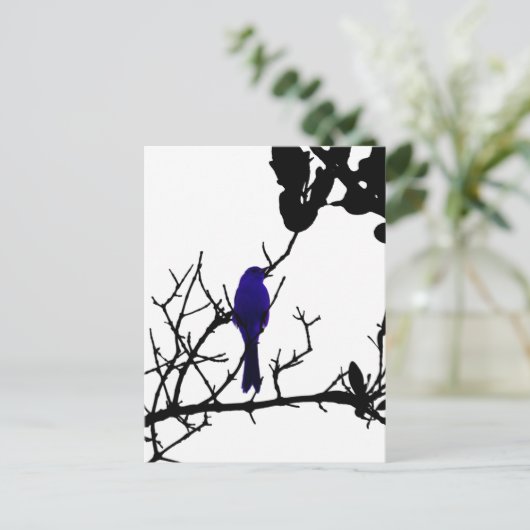 Blue bird on black tree briefkaart (Staand voorkant)