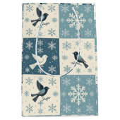 Blue Birds and Snowflakes Christmas Winter Pattern Medium Cadeauzakje (Voorkant)
