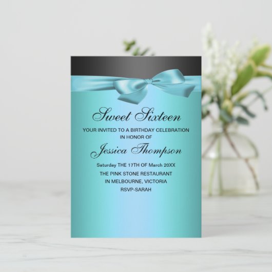 Blue & Black Bow Sweet 16 Verjaardag Uitnodiging (Staand voorkant)