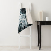 Blue Black Ocean Waves Hawaii Monogram Sherpa Deken (In situ)