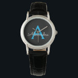 Blue Black Script Girly Monogram Name Horloge<br><div class="desc">Zwart en blauw Eenvoudig Script Monogram Naam Watch. Dit maakt het perfecte afstuderen,  verjaardagscadeau,  bruiloft,  vrijgezellenfeest,  jubileum,  baby shower of vrijgezellenfeest cadeau voor iemand die houdt van glamoureuze en chique stijlen.</div>