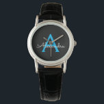 Blue Black Script Girly Monogram Name Horloge<br><div class="desc">Zwart en blauw Eenvoudig Script Monogram Naam Watch. Dit maakt het perfecte afstuderen,  verjaardagscadeau,  bruiloft,  vrijgezellenfeest,  jubileum,  baby shower of vrijgezellenfeest cadeau voor iemand die houdt van glamoureuze en chique stijlen.</div>