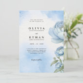 Blue Blush Bloemen Huwelijksuitnodiging Kaart (Staand voorkant)
