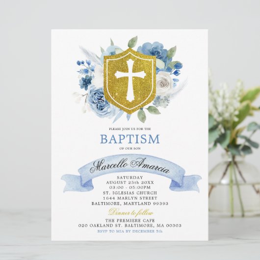 Blue Boho Floral en Gold Crest Baptism Invitation Kaart (Staand voorkant)