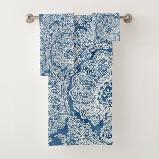 Blue Boho Lace Paisley Pattern Bad Handdoek (Insitu)