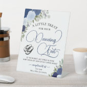Blue Boho Rozen Dansende Voeten Flip Flop Wedding Reclamebord Met Voetstuk (Insitu)