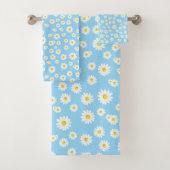 Blue Boho Spring Daisies Pattern Bad Handdoek (Insitu)