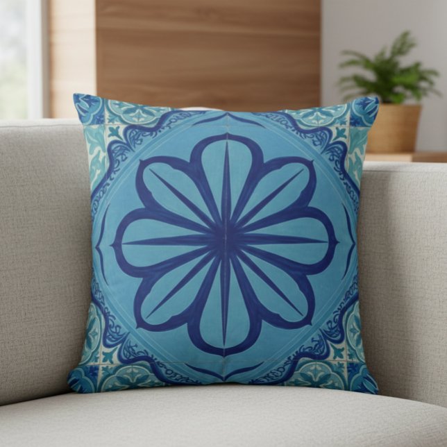 Blue Boho Throw Pillow with Large Flower Design Kussen (Creator heeft geüpload)
