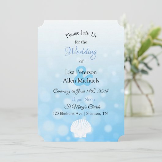 Blue Bokeh Seashell Wedding Uitnodiging (Staand voorkant)