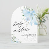 Blue Bow Baby in Bloom Floral Arch Baby shower Kaart (Staand voorkant)