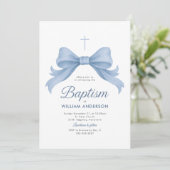 Blue Bow Boy Doop Uitnodiging met Kruiskrans (Staand voorkant)