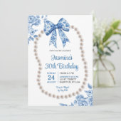 Blue Bow Chinoiserie Pearls Vrouwen Verjaardag Kaart (Staand voorkant)