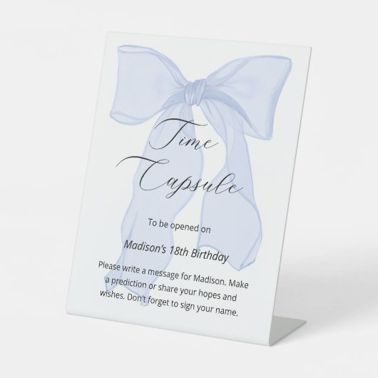 Blue Bow Coquette 1st Birthday Time Capsule Reclamebord Met Voetstuk (Voorkant)