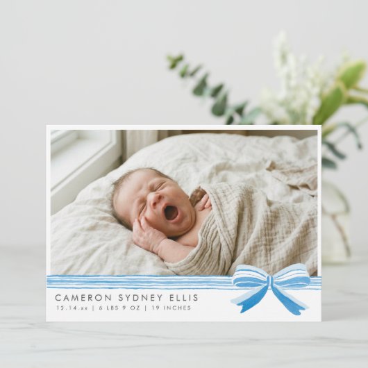 Blue Bow Modern Minimalist Script Baby Photo Birth Bedankkaart (Staand voorkant)