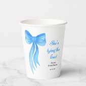 Blue Bow She's Tying the Knot Bridal Shower Papieren Bekers (Achterkant)