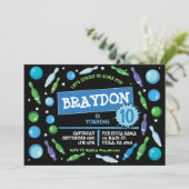 Blue BOWLING BALL NEON Verjaardagsfeestuitnodiging Kaart (Staand voorkant)