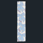 Blue Bows Coquette Korte Tafelloper<br><div class="desc">Lichtblauwe kerstbogen - Coquette linten - Roze bogen en crème witte achtergrond.</div>