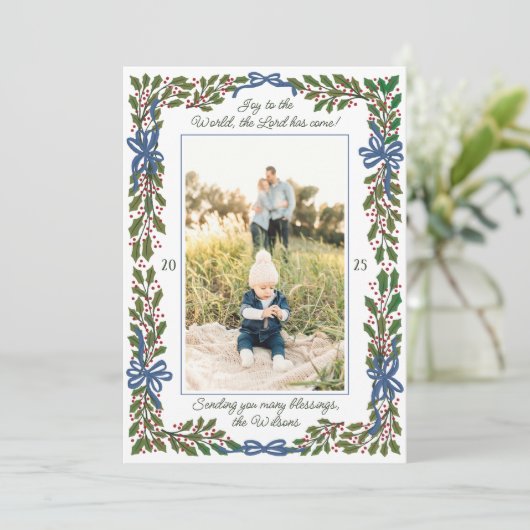 Blue Bows en Holly Garland One-Photo Kerstmis Feestdagenkaart (Staand voorkant)