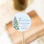 Blue Bows Kerstboom Meisje Winter Baby shower Ronde Sticker<br><div class="desc">De Blue Bows Christmas Tree Girl Winter Baby shower Classic Sticker voegt een grillige touch toe aan uw baby shower met winterthema! Met een delicate blauwe boog en een feestelijke kerstboom is deze sticker ideaal voor het vieren van een babymeisje in een gezellige, seizoensgebonden stijl. Gebruik het op gunsten, uitnodigingen...</div>