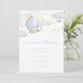 Blue Boy We Are Over the Moon Baby shower Invite Kaart (Staand voorkant)