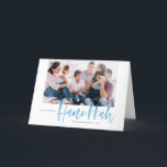 Blue Brush Lettering Happiest Hanukkah Foto Feestdagen Kaart<br><div class="desc">Gelukkig Hanukkah! Stuur vakantiebezoekers naar je geliefden met deze handgeschreven feestfoto-kaart. Het is voorzien van een moderne blauw penseel-kalligrafie met een bijpassend delicaat sneeuwpatroon. Personaliseer door een foto,  namen,  datum en bericht toe te voegen. Deze feestelijke blauwe kalligrafiekaart Hanukkah is beschikbaar in andere kleuren en producten.</div>
