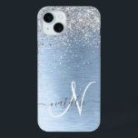 Blue Brushed Metal Silver Glitter Monogram Name iPhone 15 Mini Hoesje<br><div class="desc">Pas dit trendy chassis voor telefoongesprekken eenvoudig aan met  zilveren mousserende glitter op een blauwe,  geborstelde metalen achtergrond.</div>