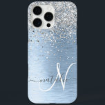 Blue Brushed Metal Silver Glitter Monogram Name iPhone 16 Pro Max Hoesje<br><div class="desc">Pas dit trendy chassis voor telefoongesprekken eenvoudig aan met  zilveren mousserende glitter op een blauwe,  geborstelde metalen achtergrond.</div>