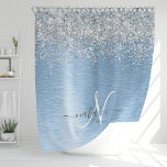Blue Brushed Metal Silver Glitter Monogram Name Douchegordijn<br><div class="desc">Pas dit trendy chic douchegordijnontwerp met  zilveren mousserend glitter op een blauwe,  geborstelde metalen achtergrond eenvoudig aan.</div>