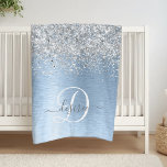 Blue Brushed Metal Silver Glitter Monogram Name Fleece Deken<br><div class="desc">Pas dit trendy chic fleece deken eenvoudig aan met  zilveren mousserende glitter op een blauwe,  geborstelde metalen achtergrond.</div>