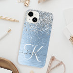 Blue Brushed Metal Silver Glitter Monogram Name iPhone 14 Hoesje<br><div class="desc">Pas dit trendy chassis voor telefoongesprekken eenvoudig aan met  zilveren mousserende glitter op een blauwe,  geborstelde metalen achtergrond.</div>