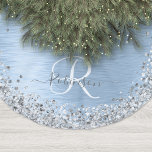 Blue Brushed Metal Silver Glitter Monogram Name Kerstboom Rok<br><div class="desc">Personaliseer eenvoudig dit trendy chique kerstboomrok met  zilveren sprankelende faux glitter op een blauw geborstelde metalen achtergrond.</div>