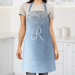 Blue Brushed Metal Silver Glitter Monogram Name Schort<br><div class="desc">Pas dit trendy schort met  zilveren mousserende glitter op een blauwe,  geborstelde metalen achtergrond eenvoudig aan.</div>