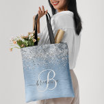 Blue Brushed Metal Silver Glitter Monogram Name Tote Bag<br><div class="desc">Pas dit trendy ontwerp van de canvas tas met  zilveren mousserende glitter eenvoudig aan op een blauwe,  geborstelde metalen achtergrond.</div>