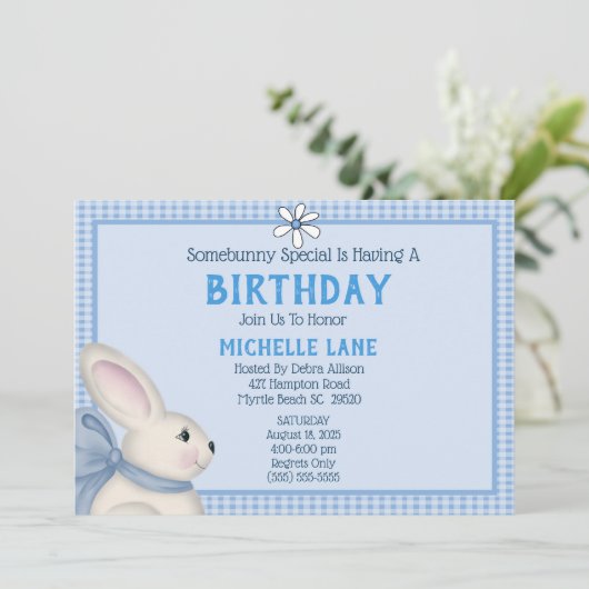 Blue Bunny Rabbit Birthday Party Invitation Kaart (Staand voorkant)