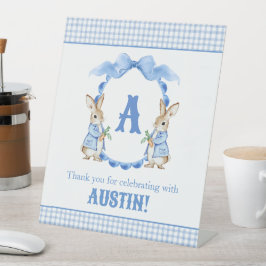 Blue Bunny Rabbit Gingham Monogram Crest Reclamebord Met Voetstuk
