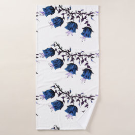 Blue Canterbury Bells op vine Flowers Bath Towel Badhanddoek