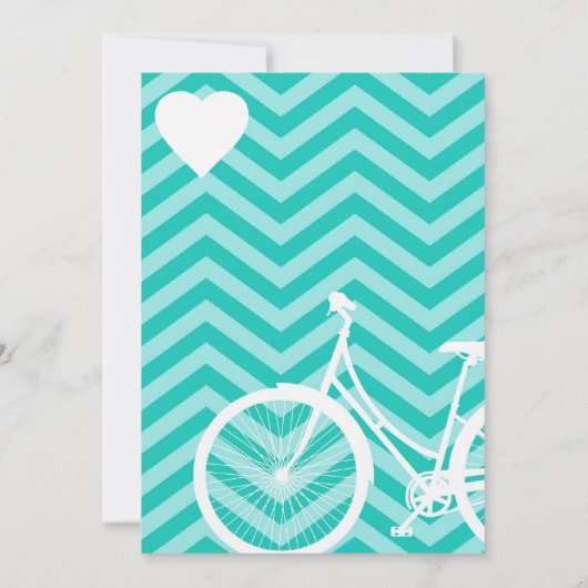 Blue Chevron Trendy Bicycle Hearts Wedding Invite Kaart (Achterkant)