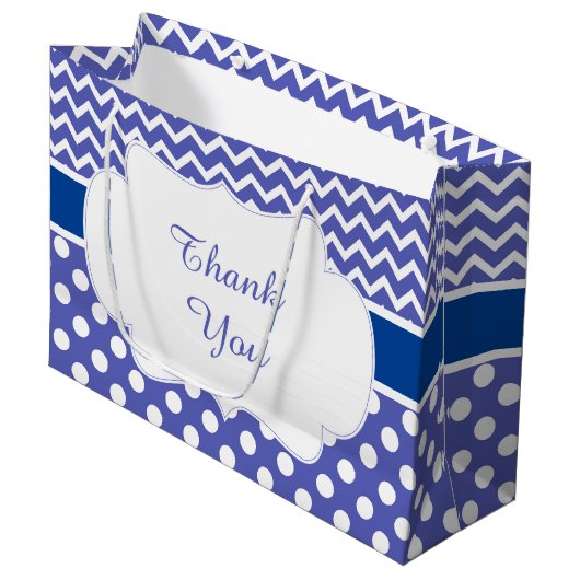 Blue Chevron & White Polka Dots Baby shower Party Groot Cadeauzakje (Voorkant Gekanteld)
