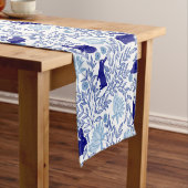 Blue Chinoiserie Konijn- Konijn & Bloemkunst Korte Tafelloper (Voorbeeld)