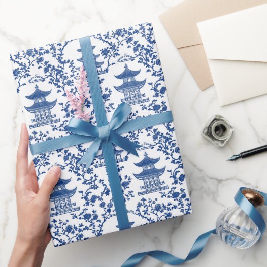 Blue Chinoiserie Pagodas Toile Cadeaupapier (Geschenken)