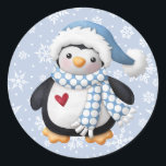 Blue Christmas Penguin Ronde Sticker<br><div class="desc">Verspreid wat kerstvreugde en vier het feestelijke seizoen met deze schattige klassieke ronde sticker, met een mooie afbeelding van een kerstpinguïn met een klein rood hart op de borst, met blauw-wit kerstsjaal en blauw-witte pet stippen sjaal, op een babyblauwe achtergrond met witte sneeuwvlokken. Het is een gemakkelijke manier om de...</div>