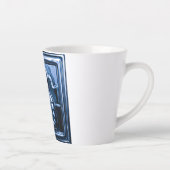 Blue Chrome Mona Relief Latte Mok (Rechts)