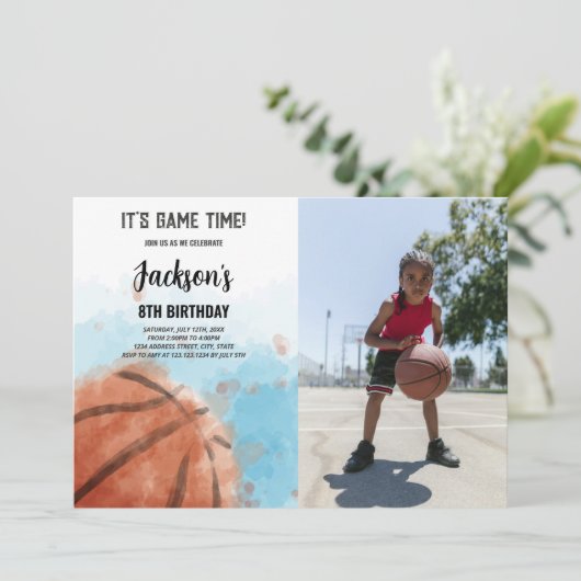 Blue Cloud Basketball Verjaardag Uitnodiging (Staand voorkant)