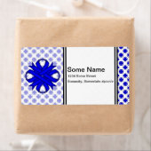 Blue Clover Ribbon van Kenneth Yoncich Etiket (Insitu)