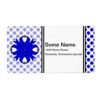Blue Clover Ribbon van Kenneth Yoncich Etiket