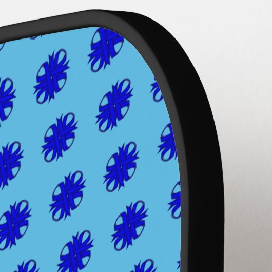 Blue Clover Ribbon van Kenneth Yoncich Pickleball Paddle (Links Detail)