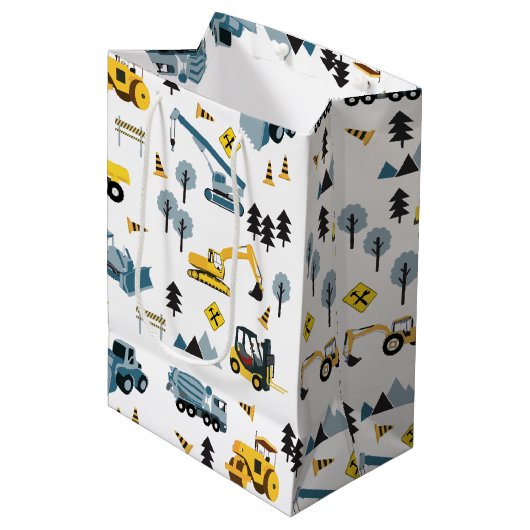 Blue Construction Trucks & Site Theme Pattern Medium Cadeauzakje (Voorkant Gekanteld)