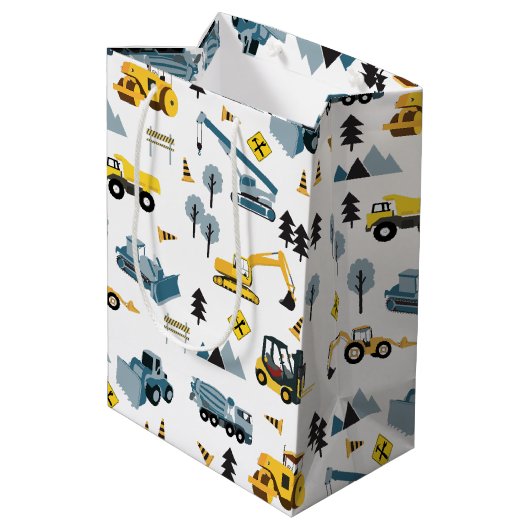 Blue Construction Trucks & Site Theme Pattern Medium Cadeauzakje (Achterkant Gekanteld)