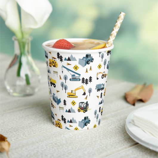 Blue Construction Trucks & Site Theme Pattern Papieren Bekers (Insitu)